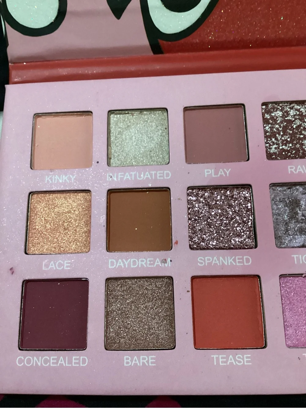 My Melody Pink & Red eye shadow palate